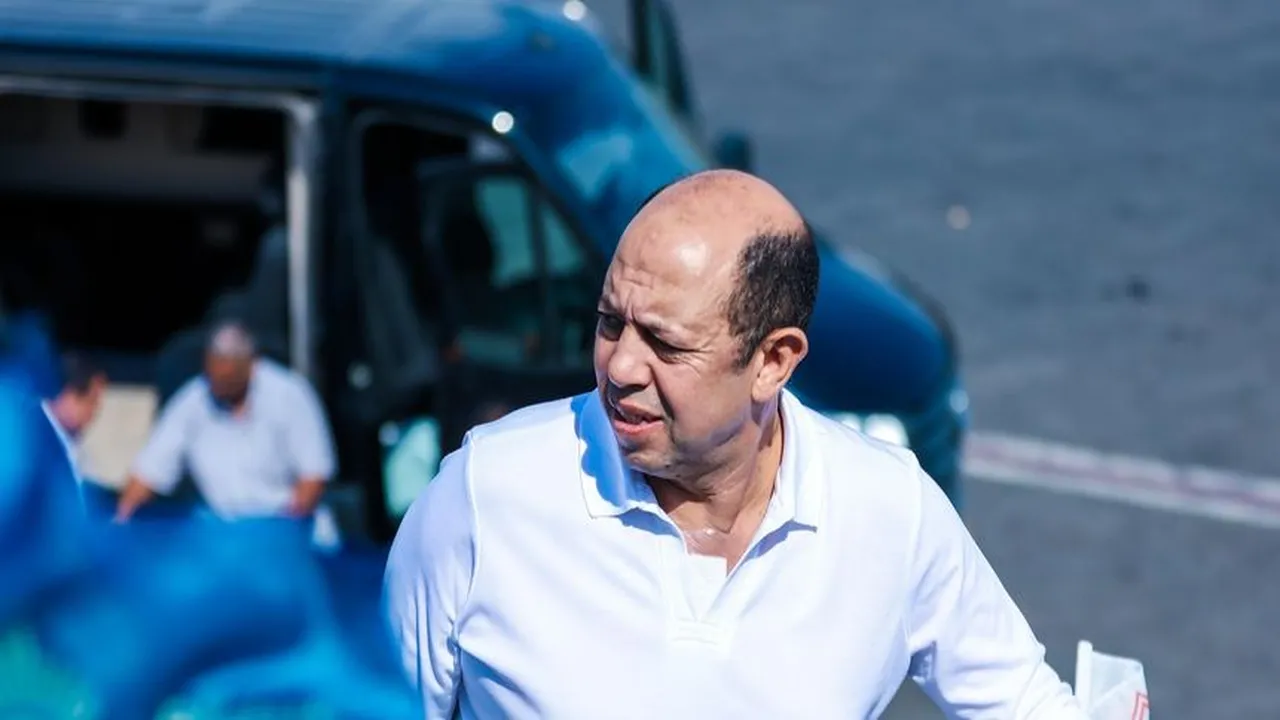 أحمد سليمان يوجه دعوة لأسطورة الأهلي لحضور نهائي الكونفيدرالية